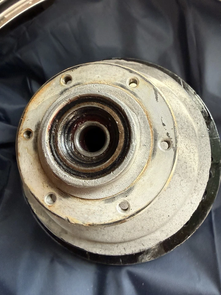 Bultaco Mk 5 Pursang Rear Hub - Imagen 2 de 3