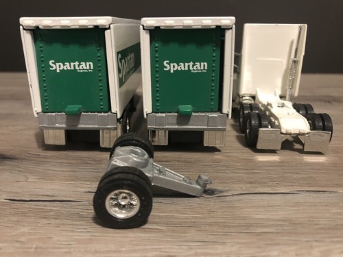 Ertl T068 1:64 Scale *Rare* Spartan Express Volvo Semi w/ Double Pup Trailers - Picture 4 of 5