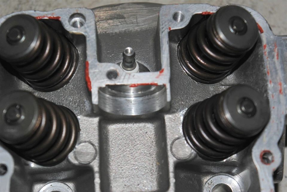 Husaberg FE FX FC 501 600 Cylinder Head Valves Springs 200 218-01 GOOD 2000 ONLY Foto 3 de 4