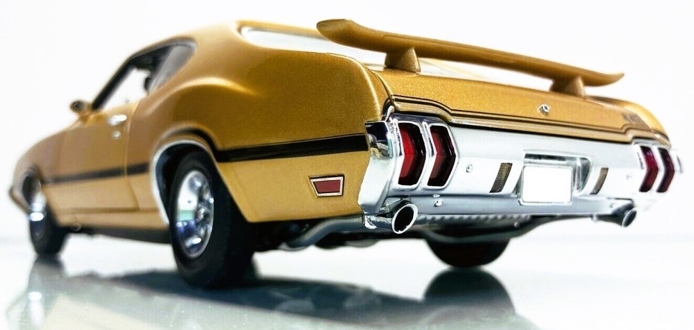 Oldsmobile 442 OLDS Race Car Custom Built1 24Model18Hot Rod12Carousel GOLD1966