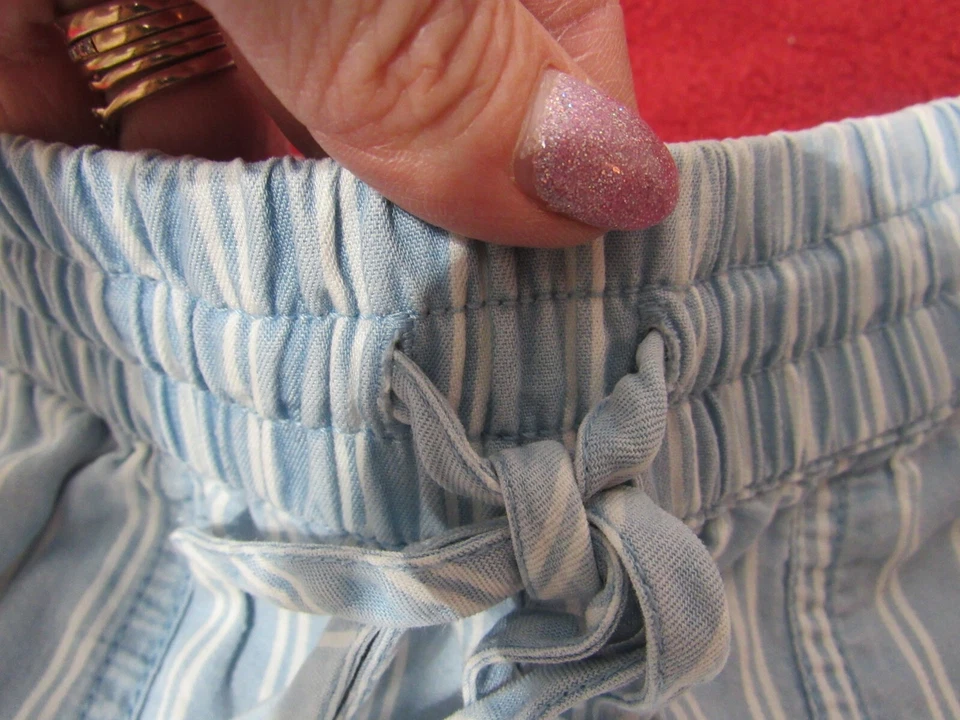 CALVIN KLEIN, PANTALÓN CORTO MUJER LYOCELL CORDÓN ELÁSTICO AZUL/BLANCO, TALLA 6 Foto 3 de 4