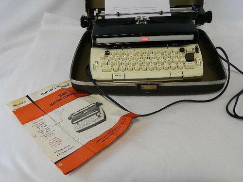 Vintage Sears Electric Power 12 Portable Typewriter With Power Carriage Return - 第 1/1 張圖片