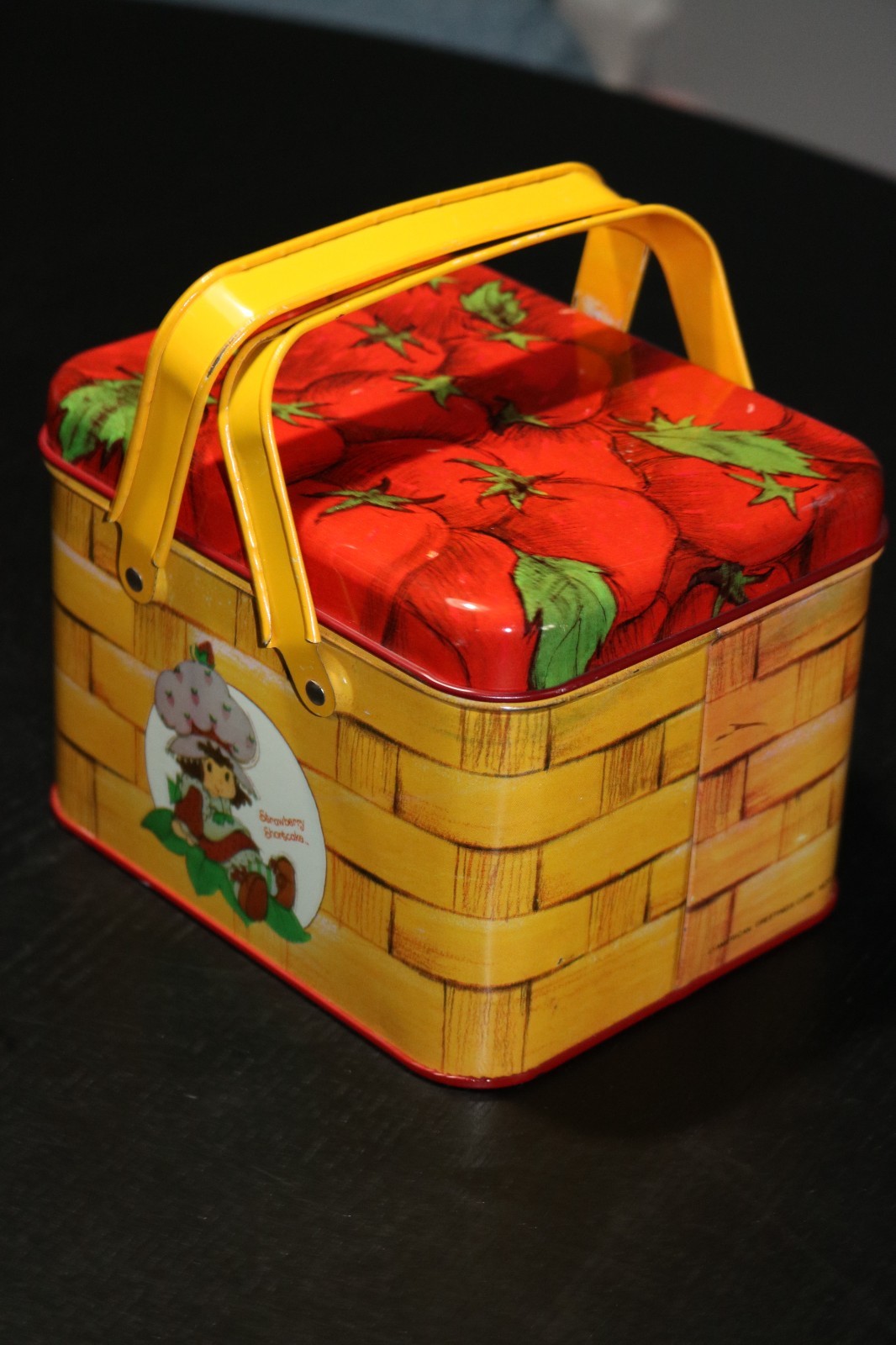 Vintage 1980 Strawberry Shortcake Tin Picnic Basket Lunch Pail Box Lunchbox