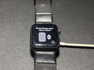 Apple Watch SE (1st Gen) 40mm Black Aluminum Case GPS (band included)