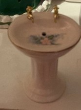 Évier sur piédestal miniature maison de poupée porcelaine blanche rose fleur échelle 1:12