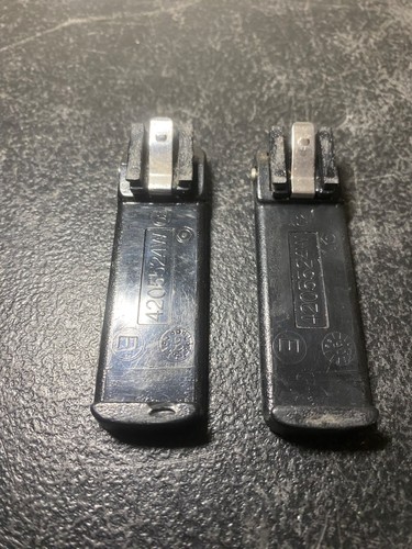 Lotto di 2 clip da cintura Motorola 4205524W per CP150 CP200 PR400, AAH50RCC9AA1AN - Foto 2 di 2