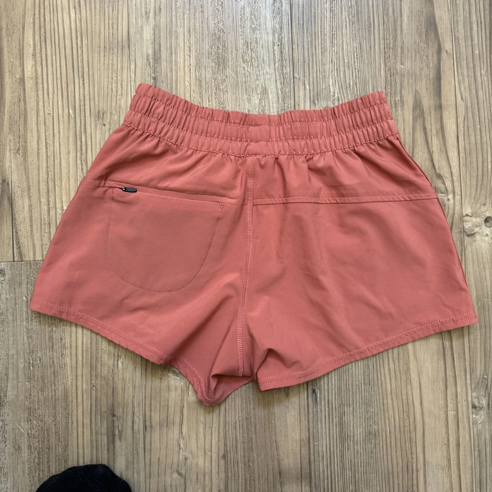 vuori dash sample collection shorts