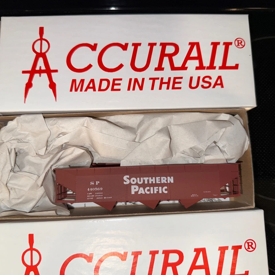 Accurail 7601 HO Scale Southern Pacific AAR Tripple Hopper Kit (Set of 6) NIB - Image 3 of 4