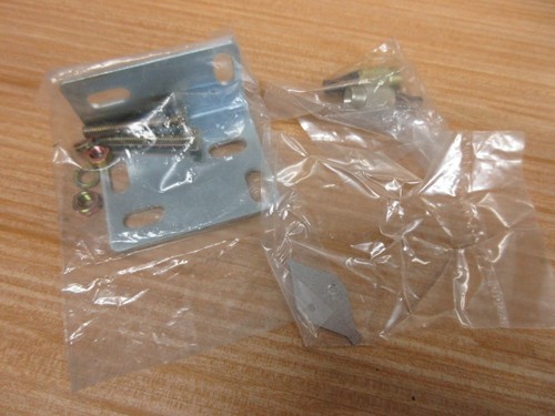 Square D 9006-PE8FANES Photoelectric Switch 9006PE8FANES W/ Mounting Hardware - Picture 5 of 5