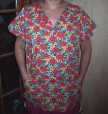 NWT Women's LIANA summer scrub top floral red flowers Sz XS
