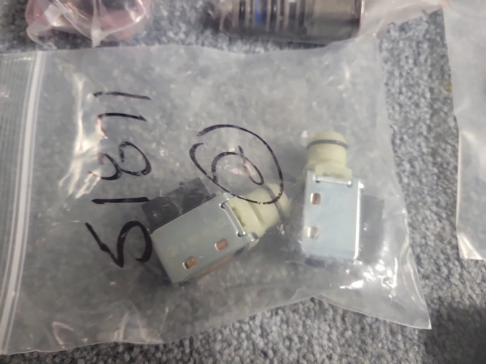 KIT SOLENOIDE DE TRANSMISIÓN 4L60E 4L65E 5 PIEZAS para GM CHEVROLET CADILLAC 2003-ON  Foto 3 de 3