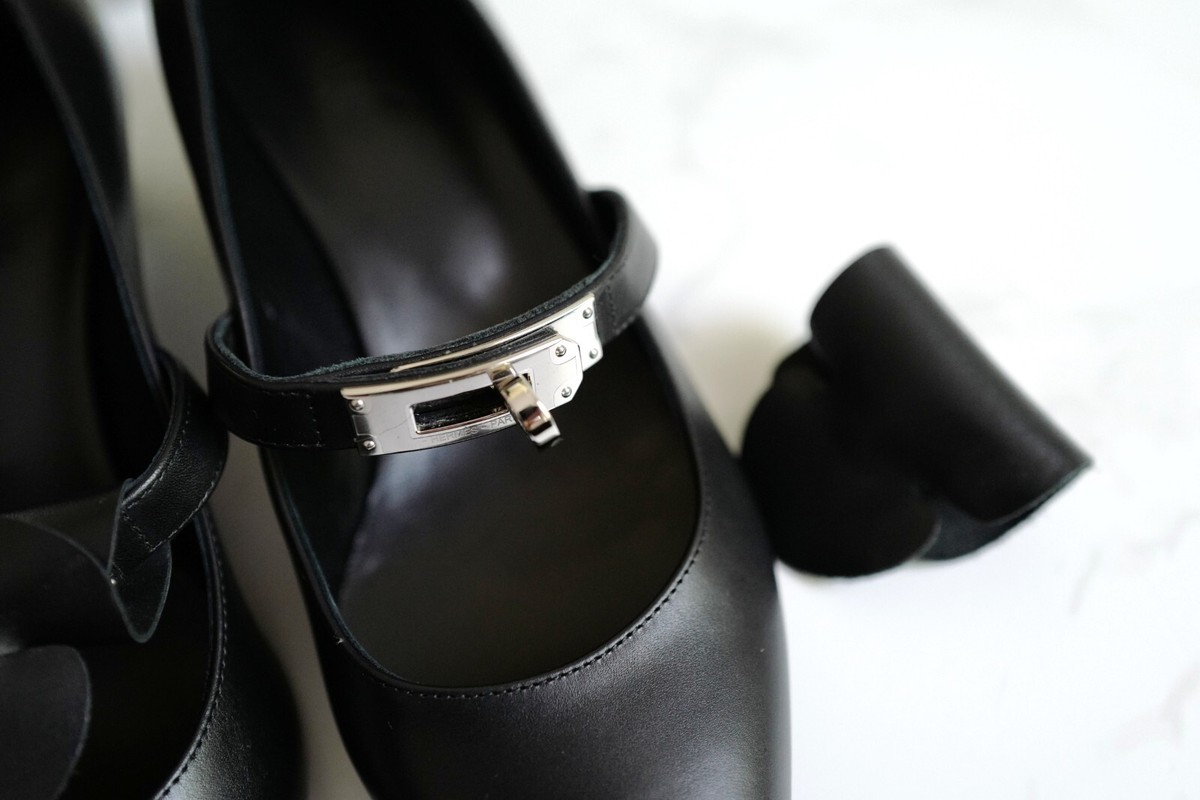 Brand New Hermès Kiara 40 Pumps With Kelly Buckle in Noir Size