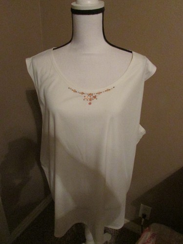 Ladies White Sleeveless Tank - Size 22W - No Manufacturer