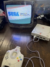 SEGA Dreamcast Console ~ 4 Controllers ~ 5 Game Bundle W/ Memory & Tremor Tested