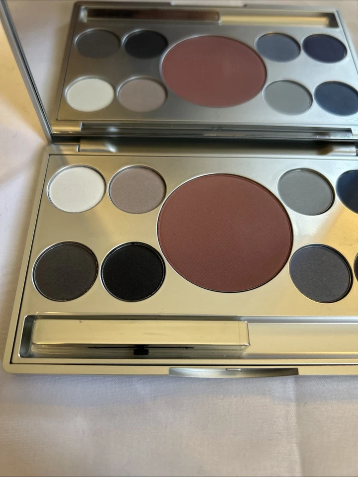 型号 prefer Eight 多面宝石眼影和腮红蓝色和棕色 — 第 2/4 张图片