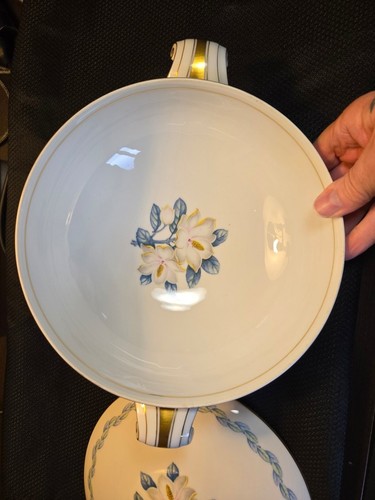 Vtg. Narumi China Occupied Japan Magnolia casserole. - Picture 11 of 22
