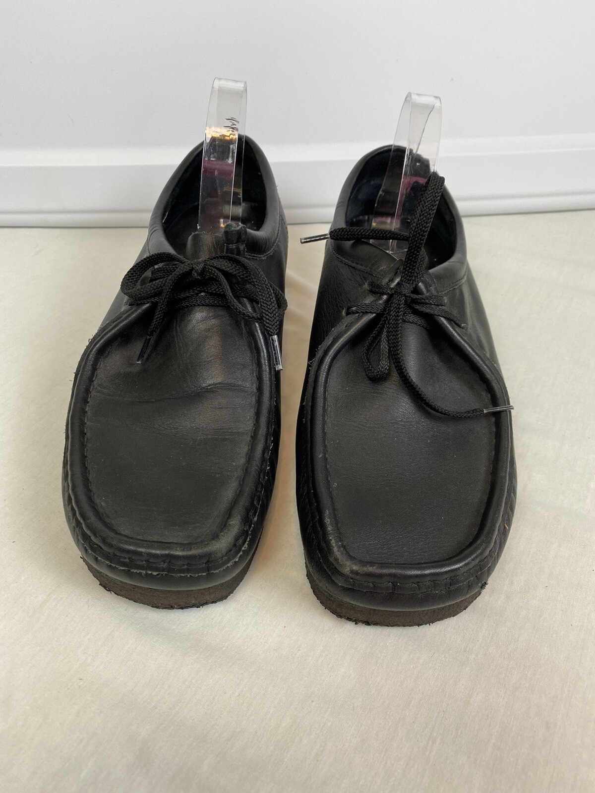 clarks wallabees black gum sole