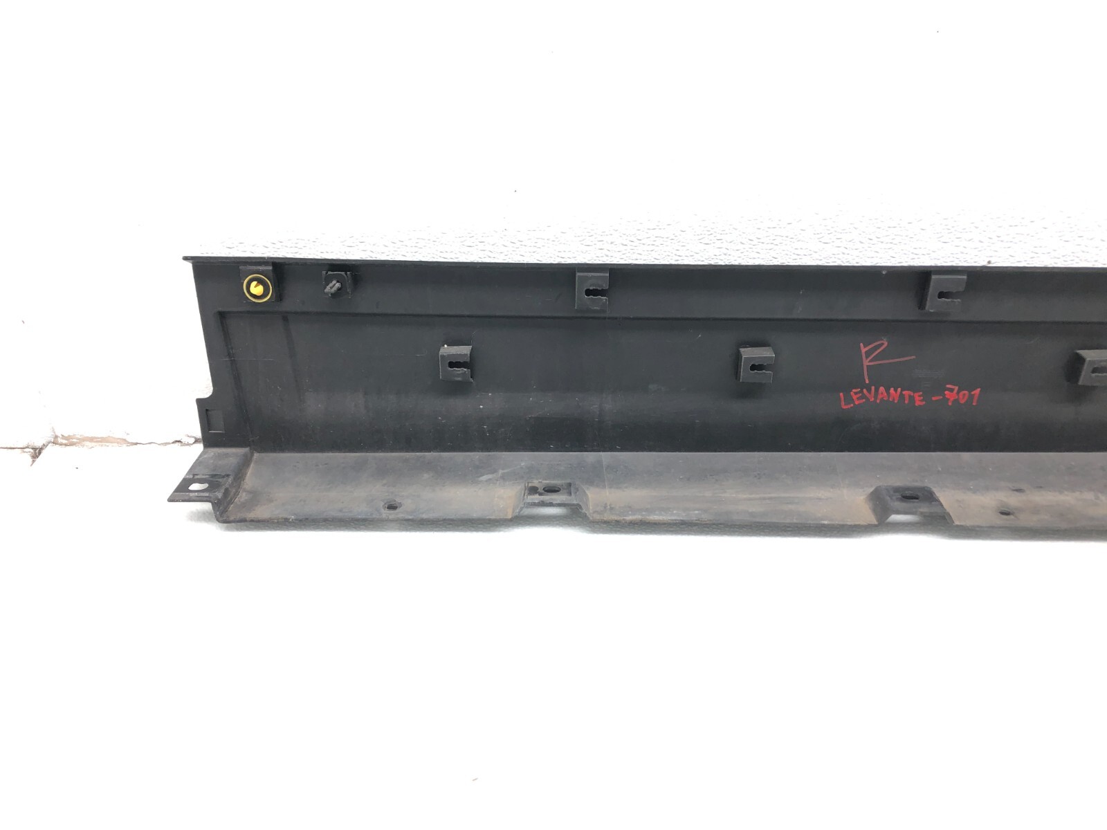 2017-2024 MASERATI LEVANTE RIGHT PASSENGER SIDE SKIRT ROCKER PANEL MOLDING OEM