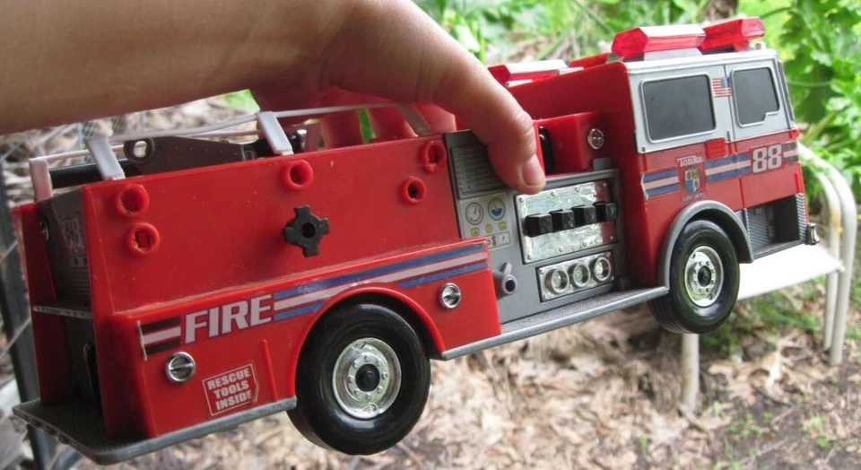 Camión de bomberos Tonka 1992 Funrise 2002 Hasbro usado algunos daños Foto 2 de 4