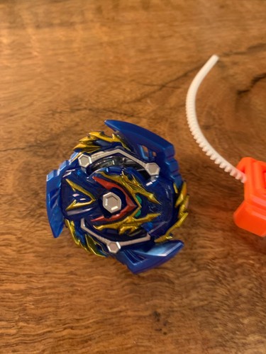 Beyblade Burst Rise Hypersphere Sword Valtryek V5 Spinner - Bild 3 von 7