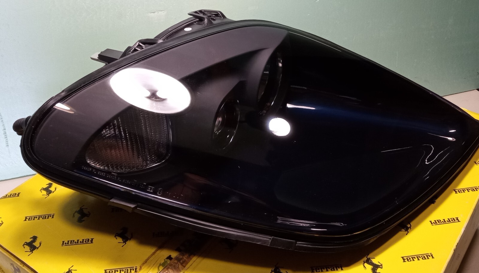 Ferrari 550 Headlight_65338283_65461878_Right Hand Side Headlamp_GENUINE_FACTORY