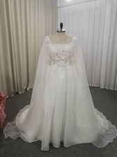 Plus Size Wedding Dresses Long Sleeve Flower Appliques A Line Bridal Gowns Train