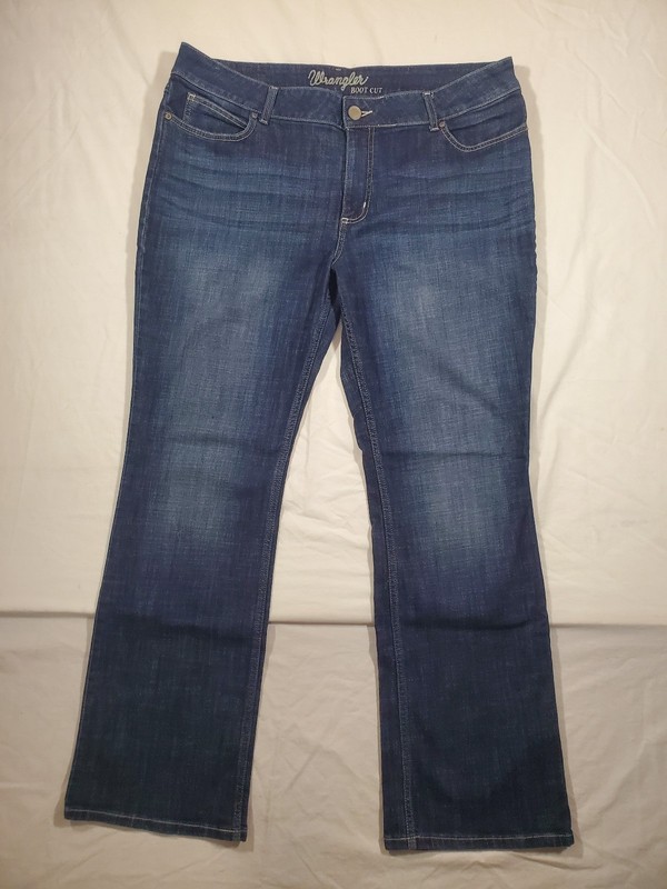 Wrangler Boot Cut Jeans -Women's Size 17 x 32 - Color: Dark