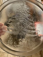 Les Verreries De Saint-Gobain Duralex Christmas Plate 13 Inches  Tree/Presents