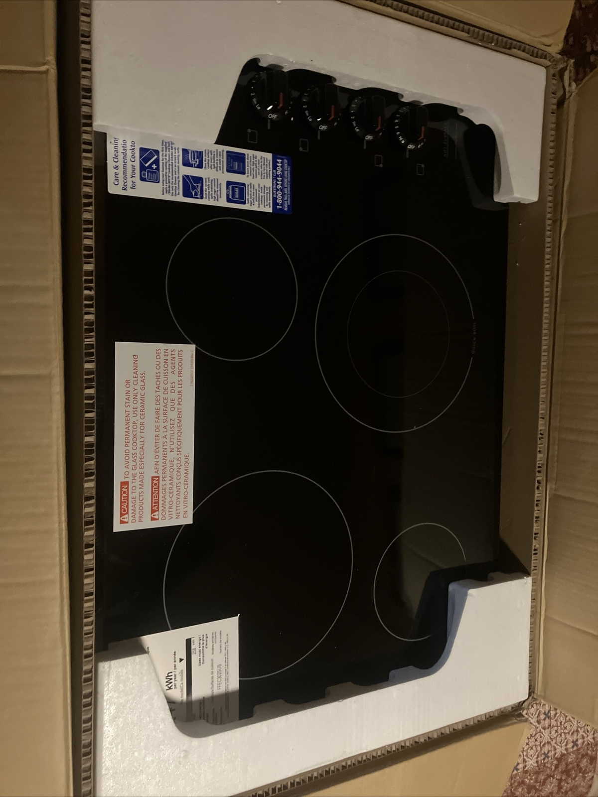 Frigidaire FFEC3025UB 30 inch Electric Smoothtop Cooktop Black. Never