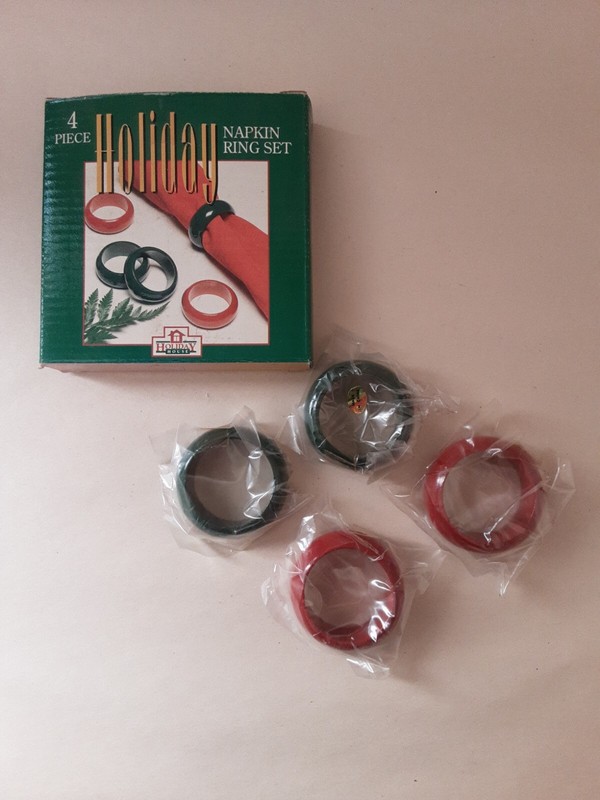 4 Piece Holiday Napkin Ring Set