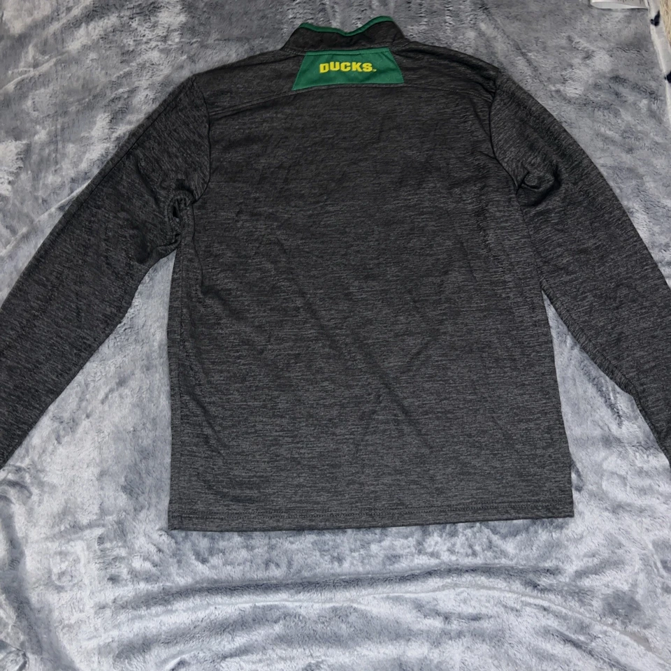 ￼ Oregon Ducks)  sweatshirt  Size Small   - Image 4 of 4