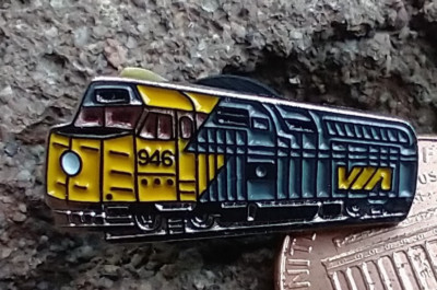 VIA 946 Canadian Engine Railway Railroad Rail Road Train Hutnadel Tie Tack Revers