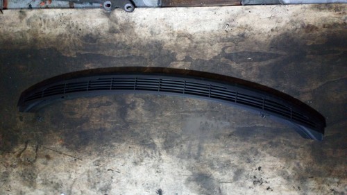 Parcel shelf grille
