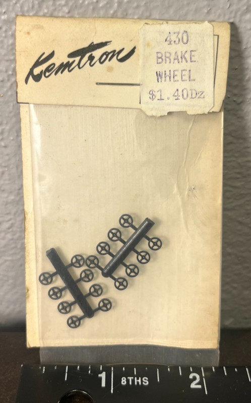 Vintage Kemtron #430 O Scale 2-Rail Plastic Brake Wheel Set Train Detail Part