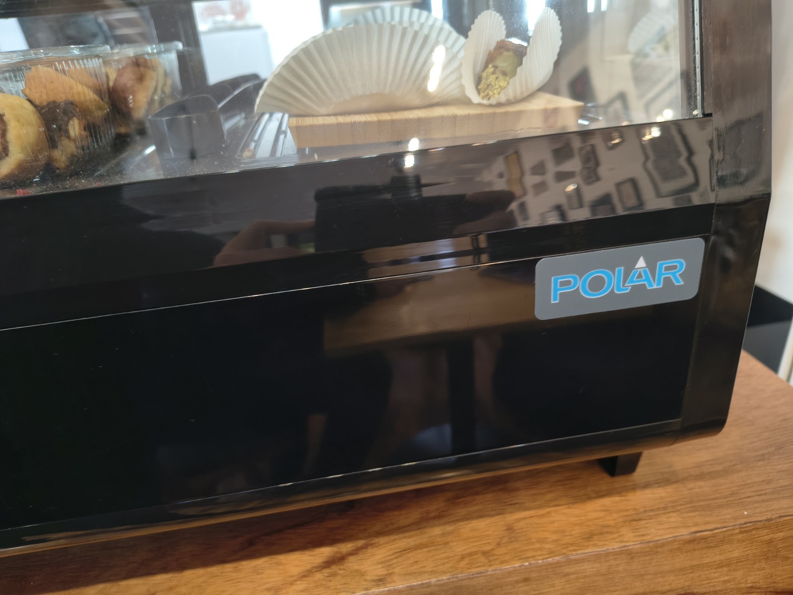 Polar C Series Counter Top Display Fridge for Cafe/Restaurant Cakes/Drinks
