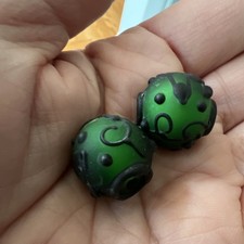 2 Loose Matte Finish Round Beads Green Black 18 mm Glass
