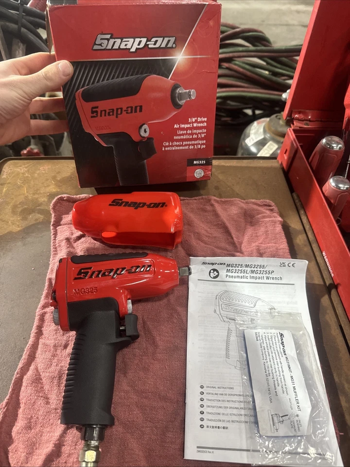 MG325 3/8" Drive Snap-On Air Impact Wrench Red - Brand New W/ Boot And box  - Image 3 of 3