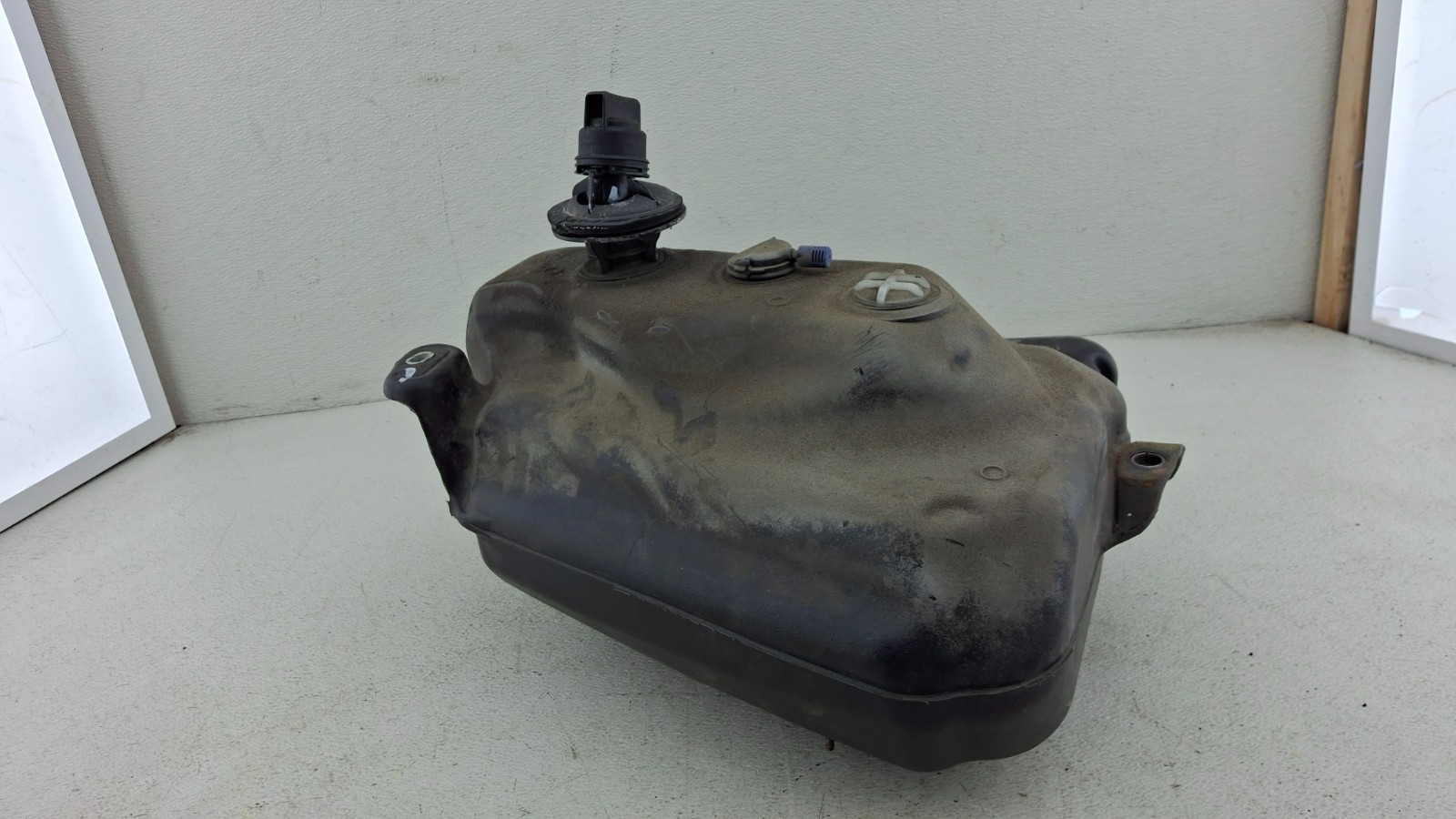 2012 - 2015 VW PASSAT TDI DIESEL FLUID DEF TANK PUMP OEM COMPLETE OEM