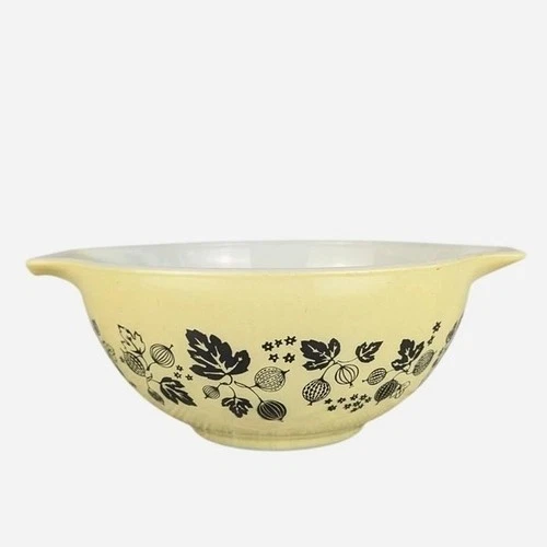 Vintage Pyrex Gooseberry Cinderella Mixing Bowl Yellow Black 1.5 Qt