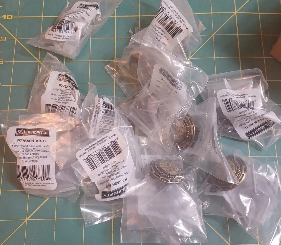 12 Liberty Hardware P775A0H-AB-C 1,37 pulgadas Reloj de sol redondo de latón antiguo de diámetro  Foto 2 de 4