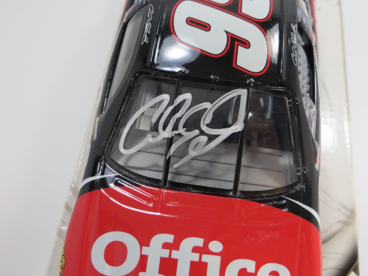 【サイン入り】NASCAR 1/24 カール・エドワーズ#19トヨタ CARL EDWARDS SIGNED 1:24 NASCAR Hot Wheels DIECAST Office Depot