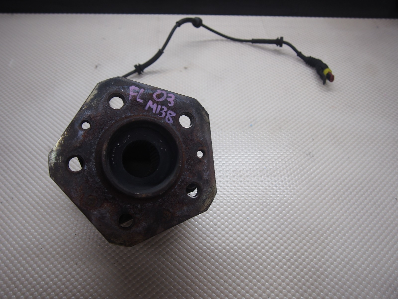 02-06 MASERATI CAMBIOCORSA M138 FRONT DRIVER SIDE SPINDLE WHEEL BEARING HUB