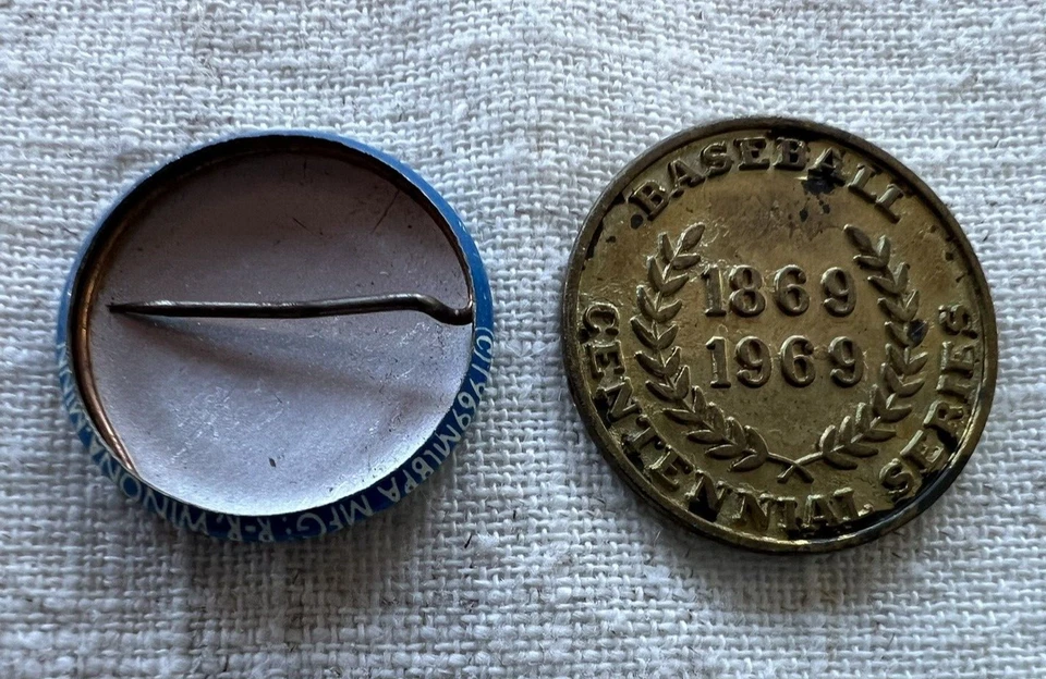 Lot of 2: 1969 Citgo Pete Rose Metal Coin + 1969 MLBPA Pete Rose Pinback Button - Image 2 of 2