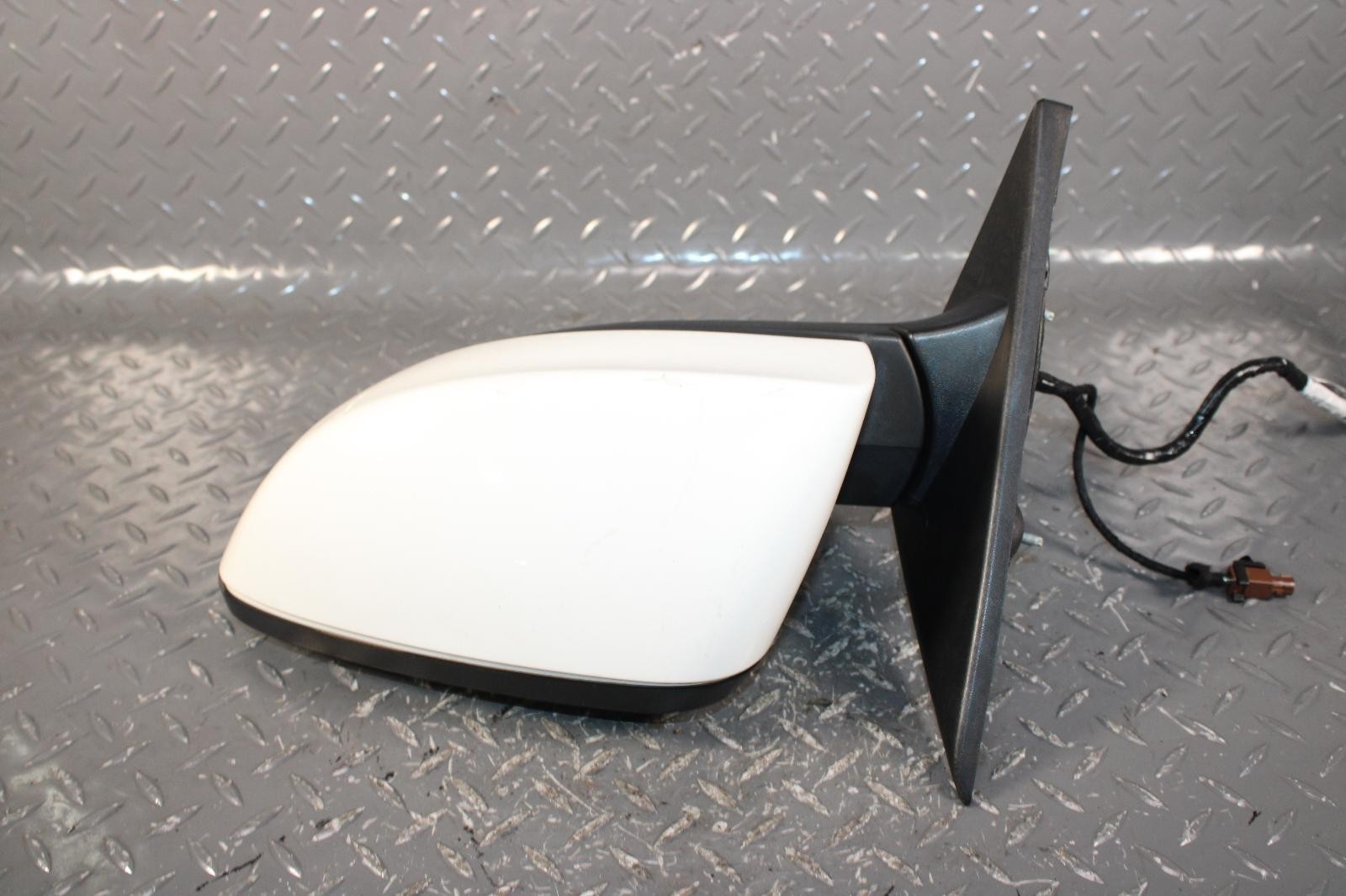Maserati Ghibli 2022 Left Side view mirror housing White