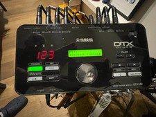Batteria elettronica YAMAHA DTX502 completa di pedale cassa e asta HI-HAT