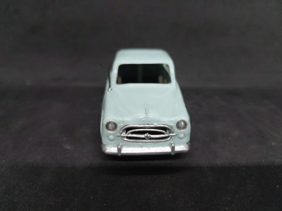 Norev 1/43 N9 Peugeot 404 Bleue Clair Plancher Métal Incomplète - Photo 3/4