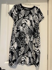 Old Navy T Shirt Black White Floral Size M Short Sleeve Dress