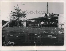 1965 Press Photo Litter at World's Fair Tents and Concession Stands - sia30082