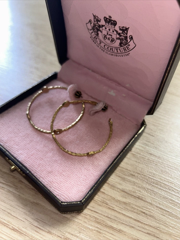 Aros para mujer JUICY COUTURE oro electrónico corazón tachonado YJRU4022 con estuche Foto 4 de 4