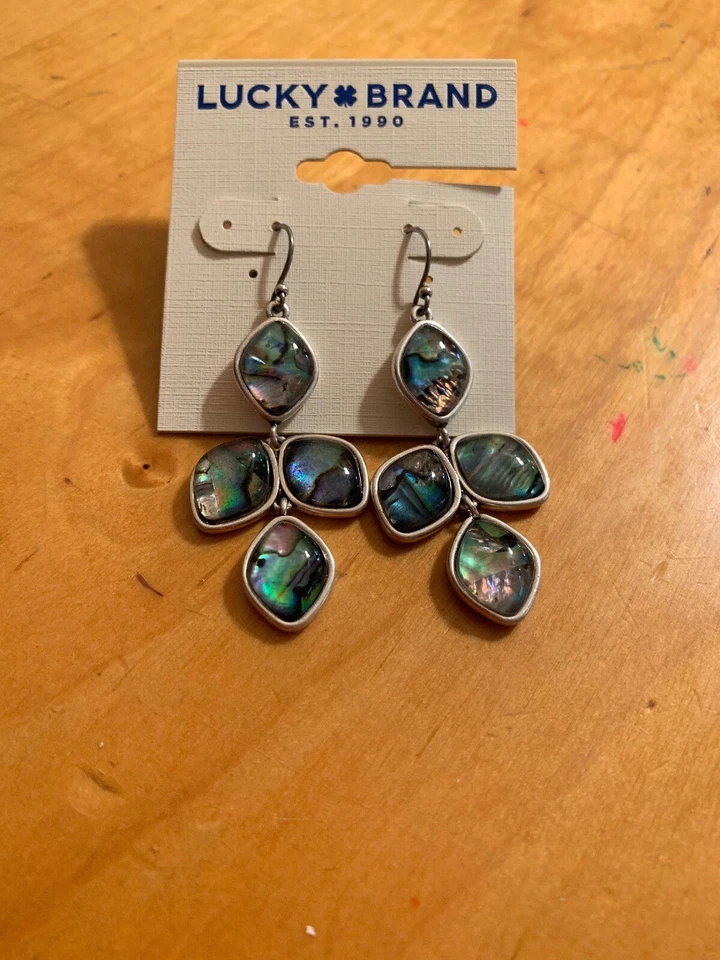 Pendientes araña abulón abovedado acrílico tono plateado marca Lucky #28 Foto 3 de 4